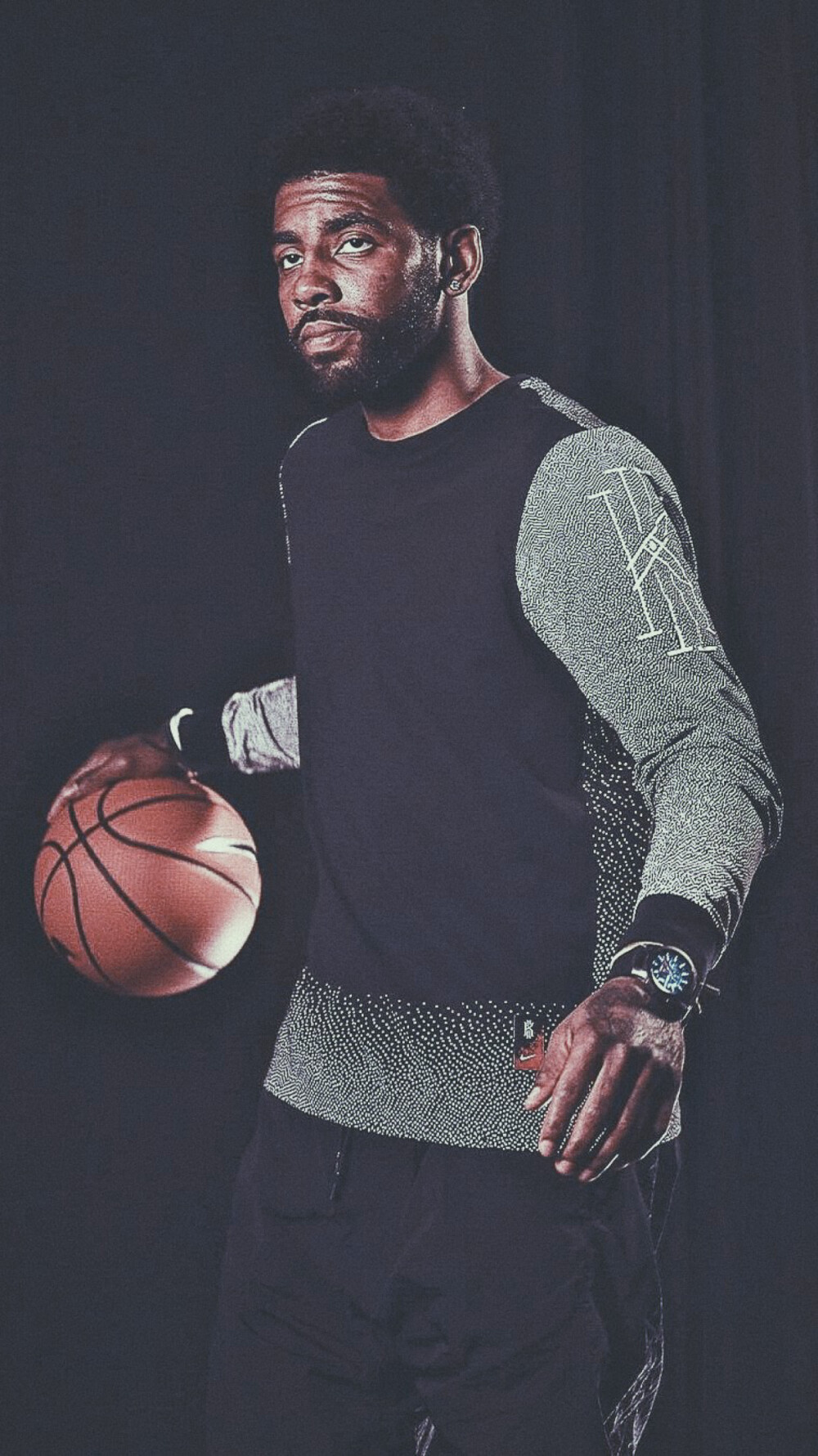 曼联明年还将不得不花巨资买人。（曼联明年仍难免砸重金引援）