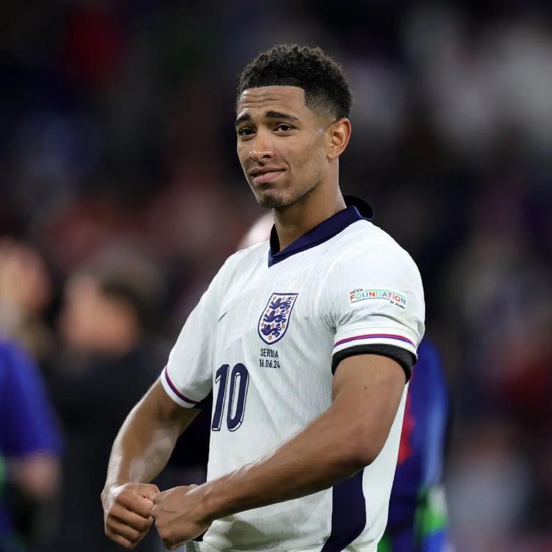 邓弗里斯：老图拉姆是我的偶像；生涯早期我不是最出色的球员（邓弗里斯称老图拉姆为偶像：坦言职业初期并不出众）