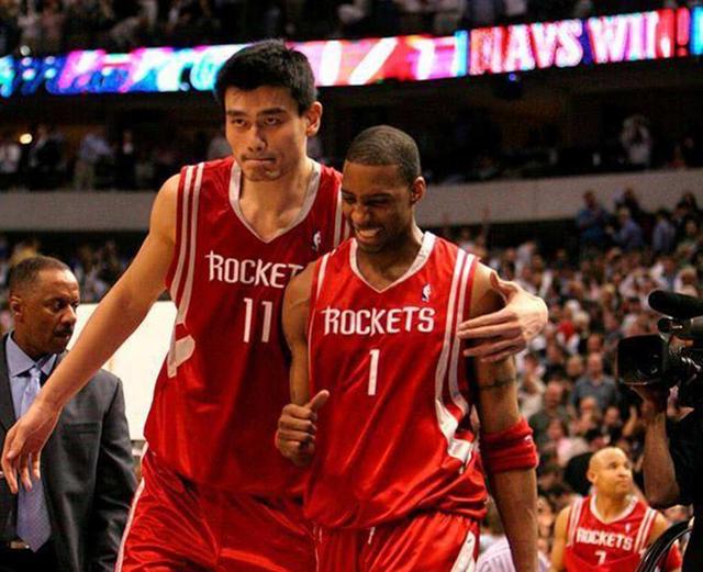 有爱，埃德森用手语向一名聋哑女球童示意：我爱你（暖心一刻：埃德森用手语向聋哑女球童传达“我爱你”）