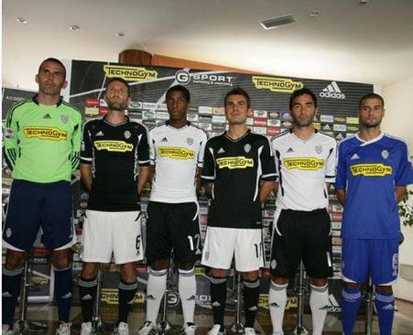 马奎尔和德里赫特确定无缘曼联的下一场比赛。（马奎尔、德里赫特确认缺席曼联下一战）