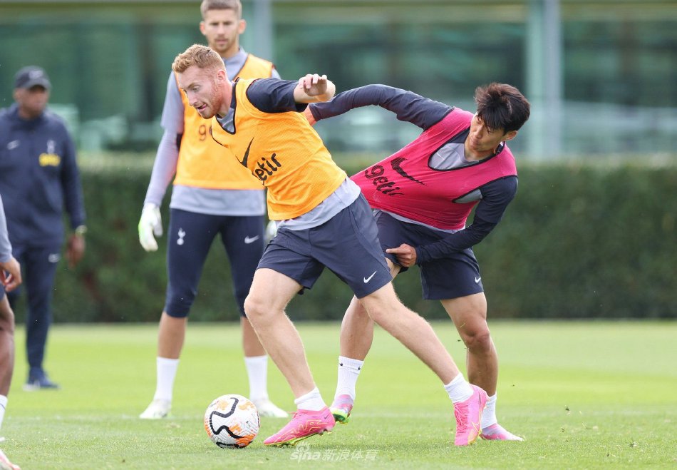 践行三亿人上冰雪 “冰超”联赛火爆进行中冰超联赛冰雪体育（助力三亿人上冰雪，冰超联赛火热进行中）