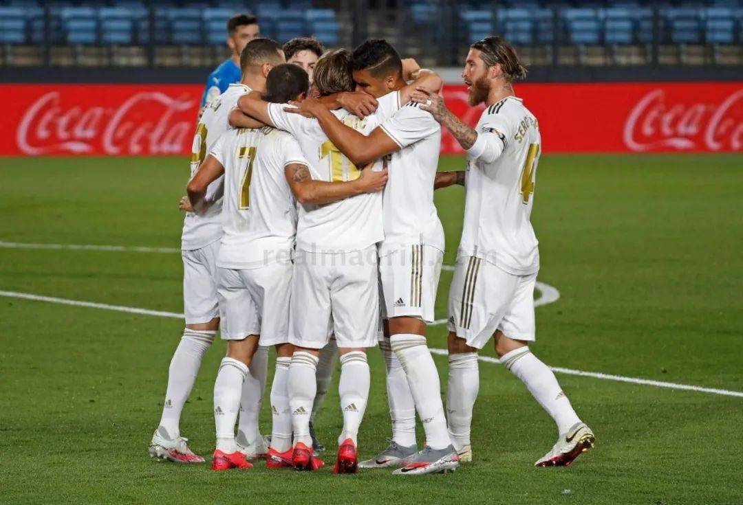 国米4-0横扫劲敌：劳塔罗连场破门状态回归，恩里克助攻令人欣喜（国米4-0大胜强敌：劳塔罗连续破门状态回暖，恩里克助攻亮眼）