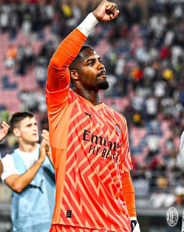 特瓦斯随行西班牙国王访华，向国内推广西甲联赛（随西班牙国王访华，特瓦斯在华推介西甲联赛）