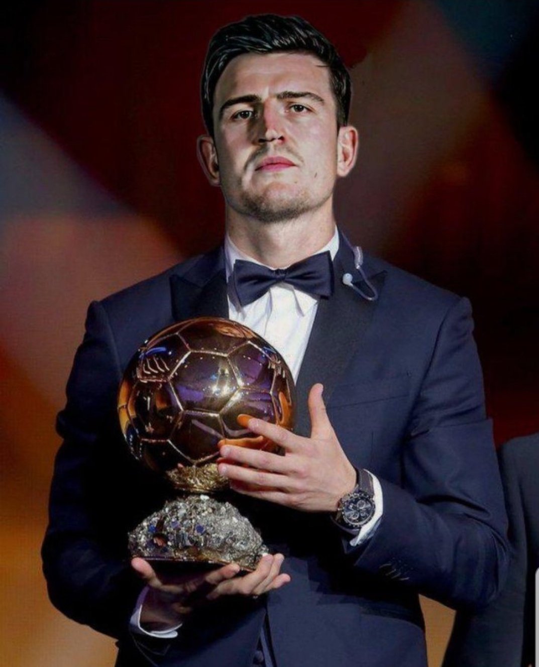 韩鹏：徐根宝指导80多岁高龄还在工作一线，这非常让人感动（韩鹏：八旬徐根宝仍坚守一线，令人动容）