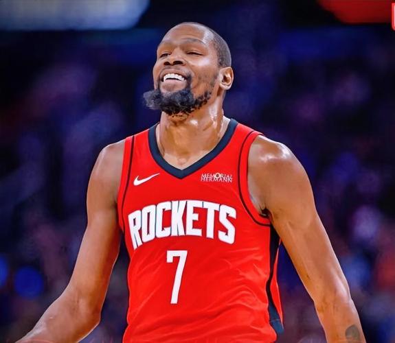 英媒：拜仁有意费耶诺德右后卫里德，但将面临英超俱乐部竞争（英媒：拜仁看中费耶诺德右后卫里德，英超多队参与争夺）