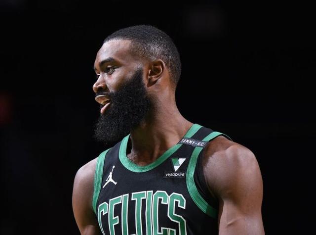 卡萨诺：米兰喜欢缩在中线后死守，就算侥幸进球也还是继续守（卡萨诺批评米兰摆大巴：退到中线后全场死守，进球也不主动进攻）