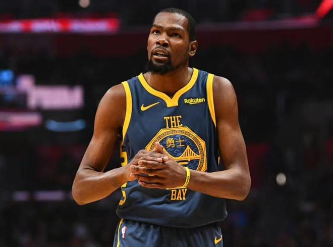 苏媒：泰州一所中学将“苏超”解说金句设为了课间铃声（苏媒报道：泰州一中学把“苏超”解说金句用作课间铃声）